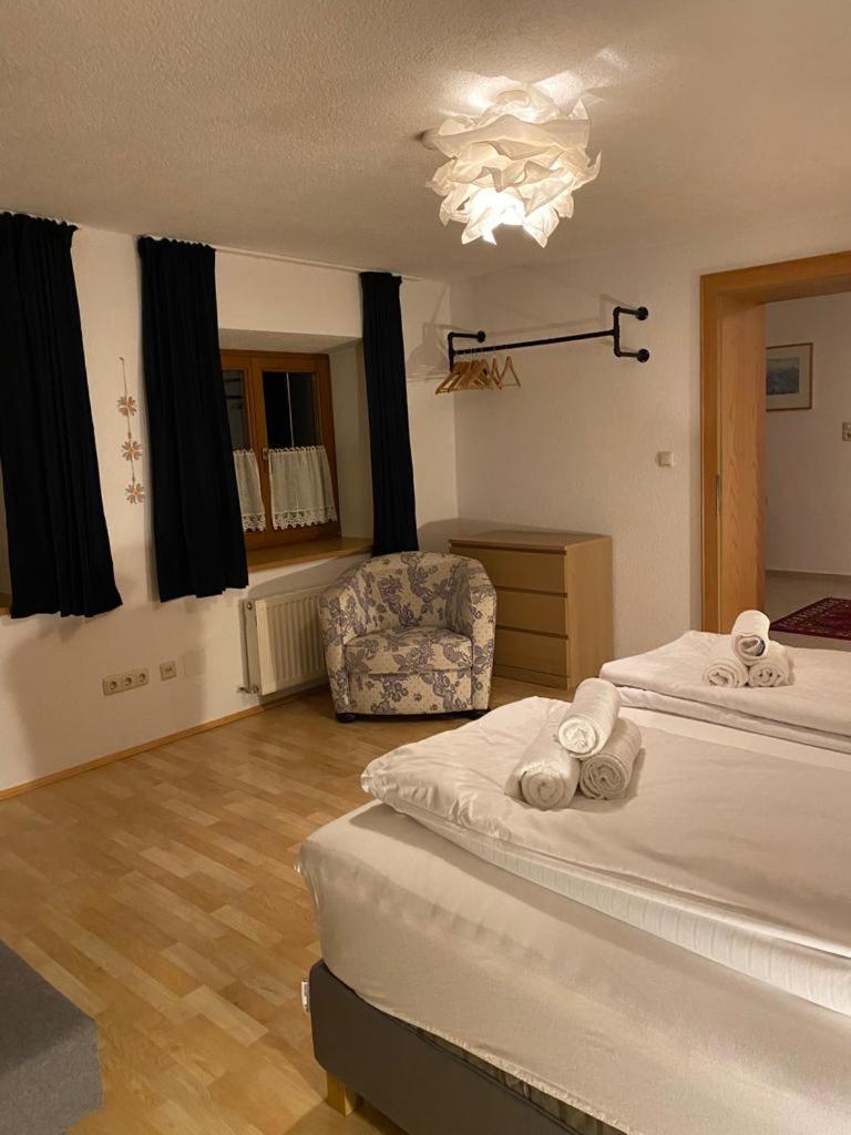 Appartments Krone Bichlbach Pokoj fotografie