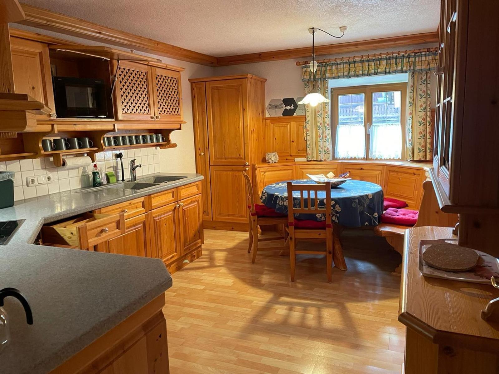 Appartments Krone Bichlbach Pokoj fotografie