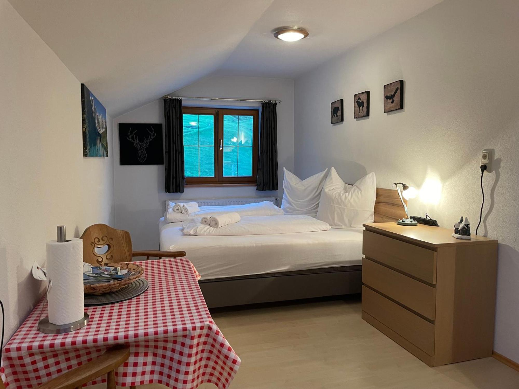Appartments Krone Bichlbach Pokoj fotografie