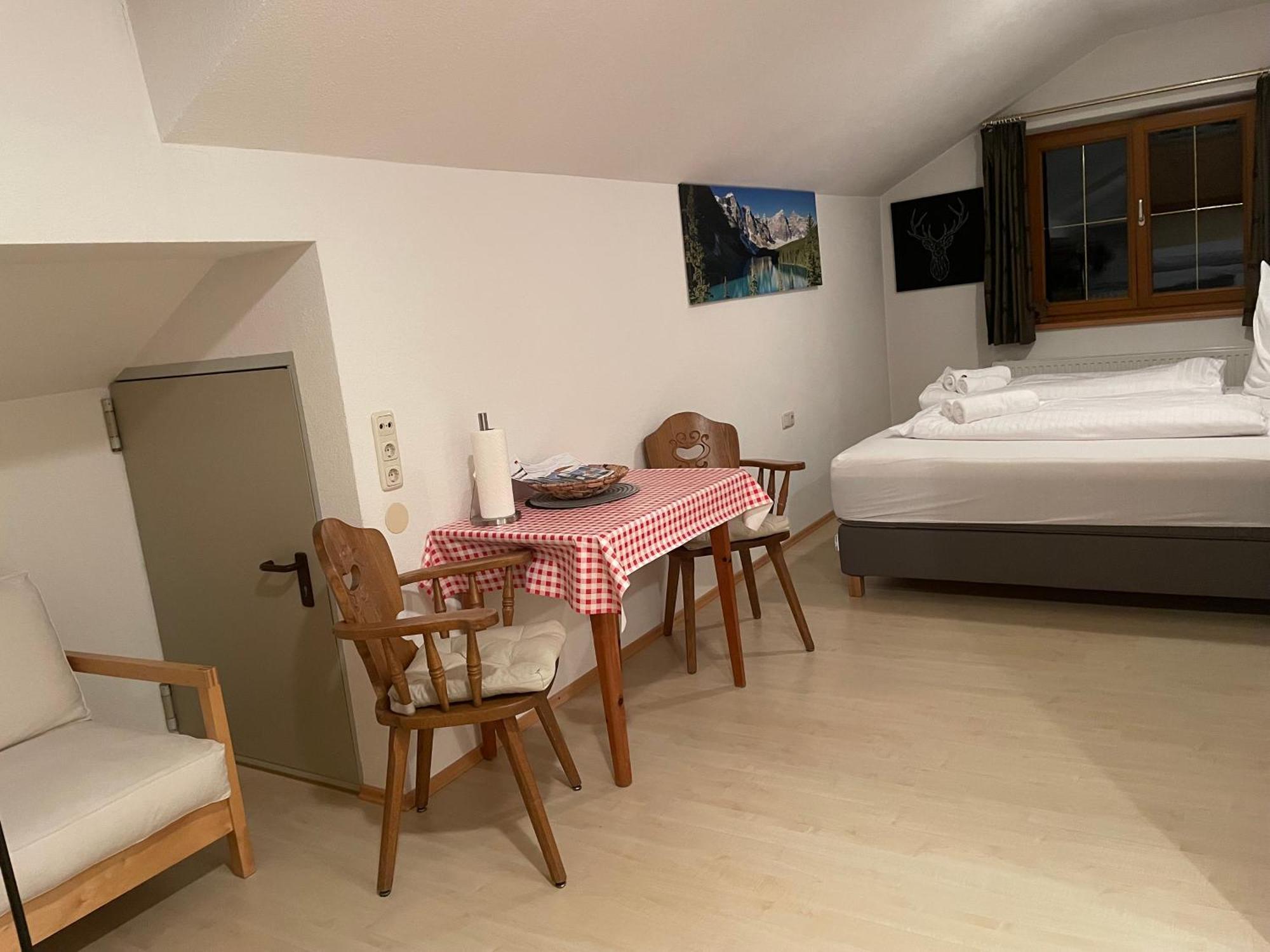 Appartments Krone Bichlbach Pokoj fotografie